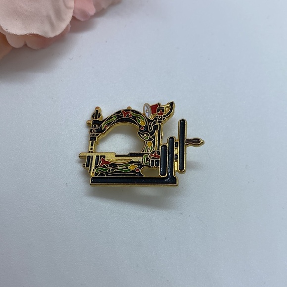Vintage Clotilde Wilcox Black Sewing Machine Brooch Pin - Picture 5 of 6